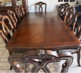 Traditional Dining Table with Chairs