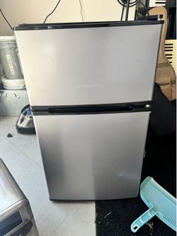 Mainstays Mini Refrigerator and freezer- PICK UP ONLY