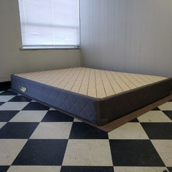 Queen size boxspring - can DELIVER almost anywhere for $20 extra - gently used and in very good condition 😍