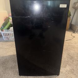 Magic Chef Mini Fridge 