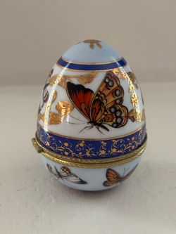 Decorative ceramic egg