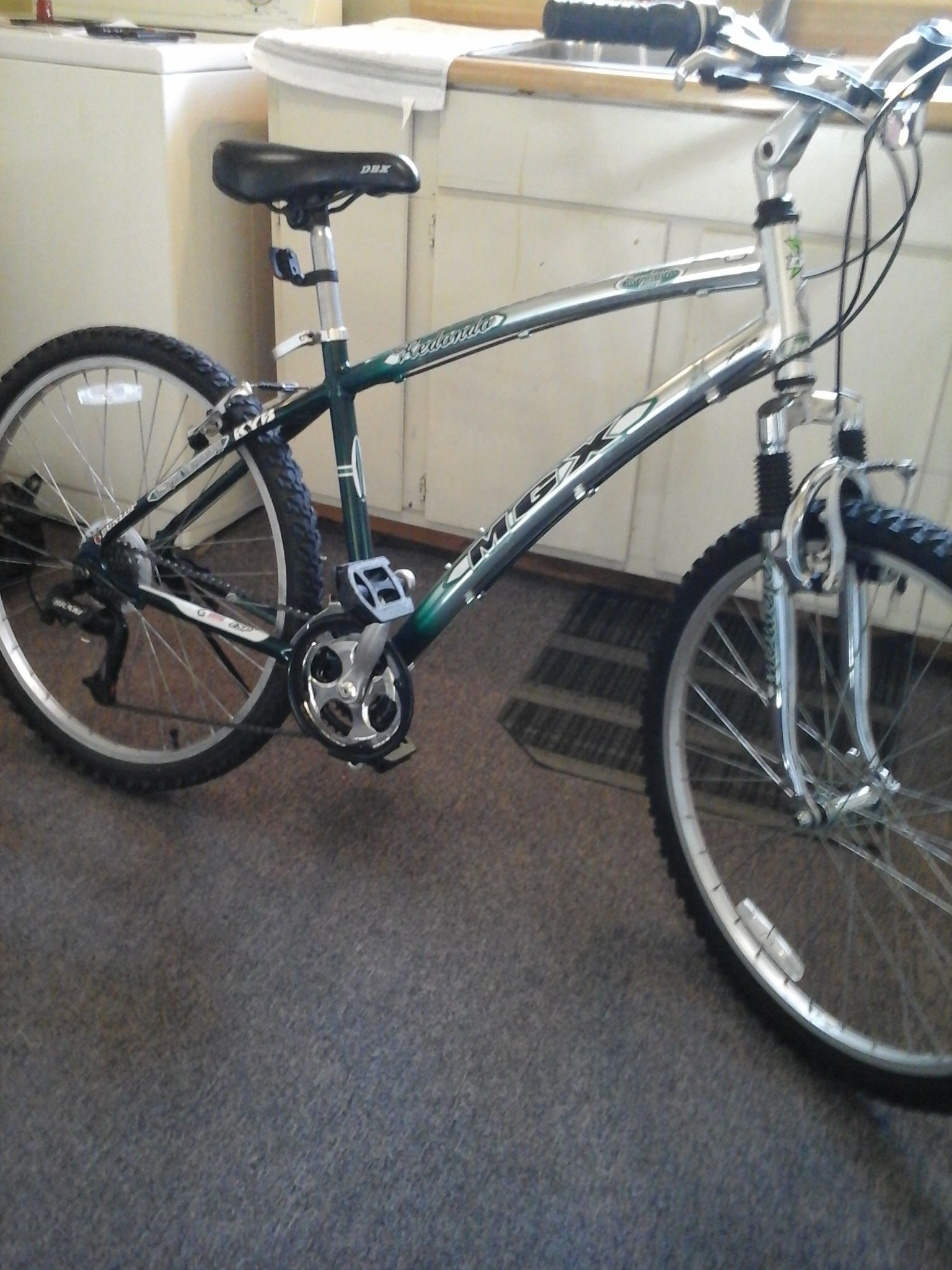 MGX Redondo 26 inch 21 speed Aluminum Frame Mountain Bike Light