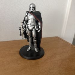 Captain Phasma figurine