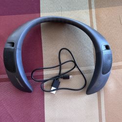 Bluetooth Bose Soundwear speakers