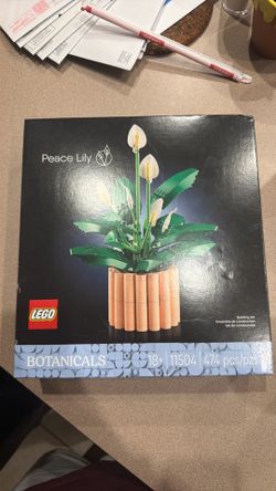 .	LEGO Botanicals Peace Lily 10344 - New Sealed