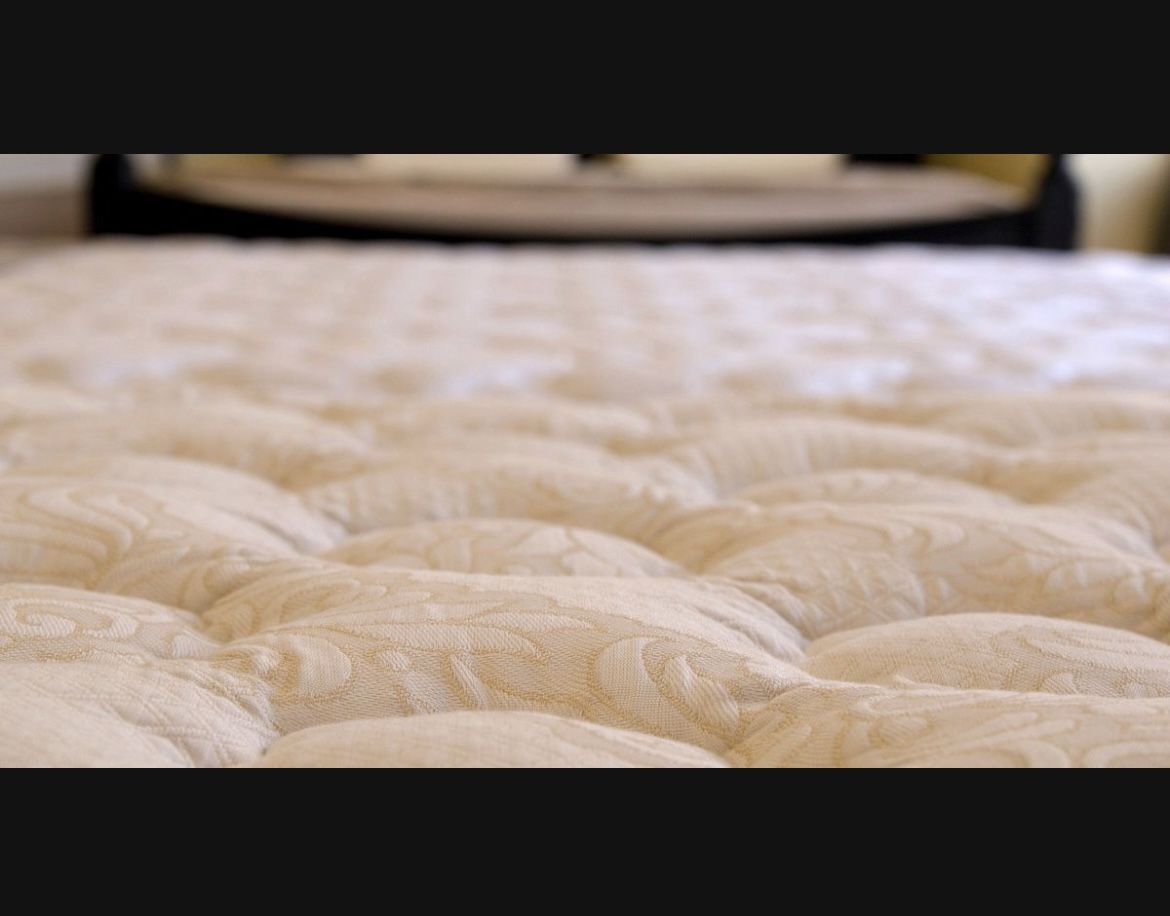 Nice Plush Queen Mattress and Boxspring Specials
