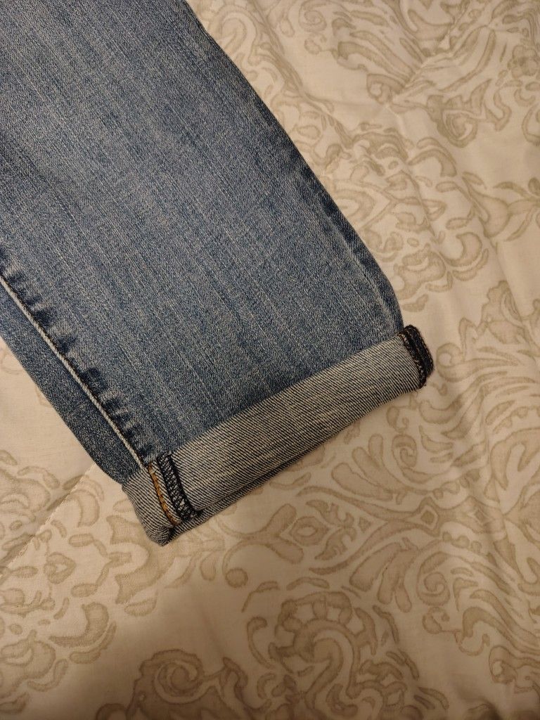 New VERY Nice Jeans . WHITE HOUSE BLACK MARKET MID RISE GIRLFRIEND EVERYDAY SOFT JEANS. SIZE 6. SEE PHOTOS. CASH PICKUP ONLY