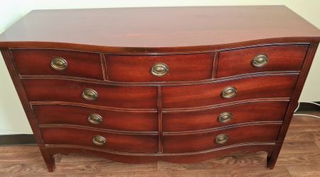 MAHOGANY 9 DRAWER DRESSER 55x20x35 in
