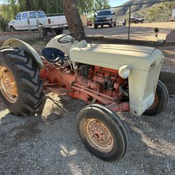 Ford 600 Series Tractor 