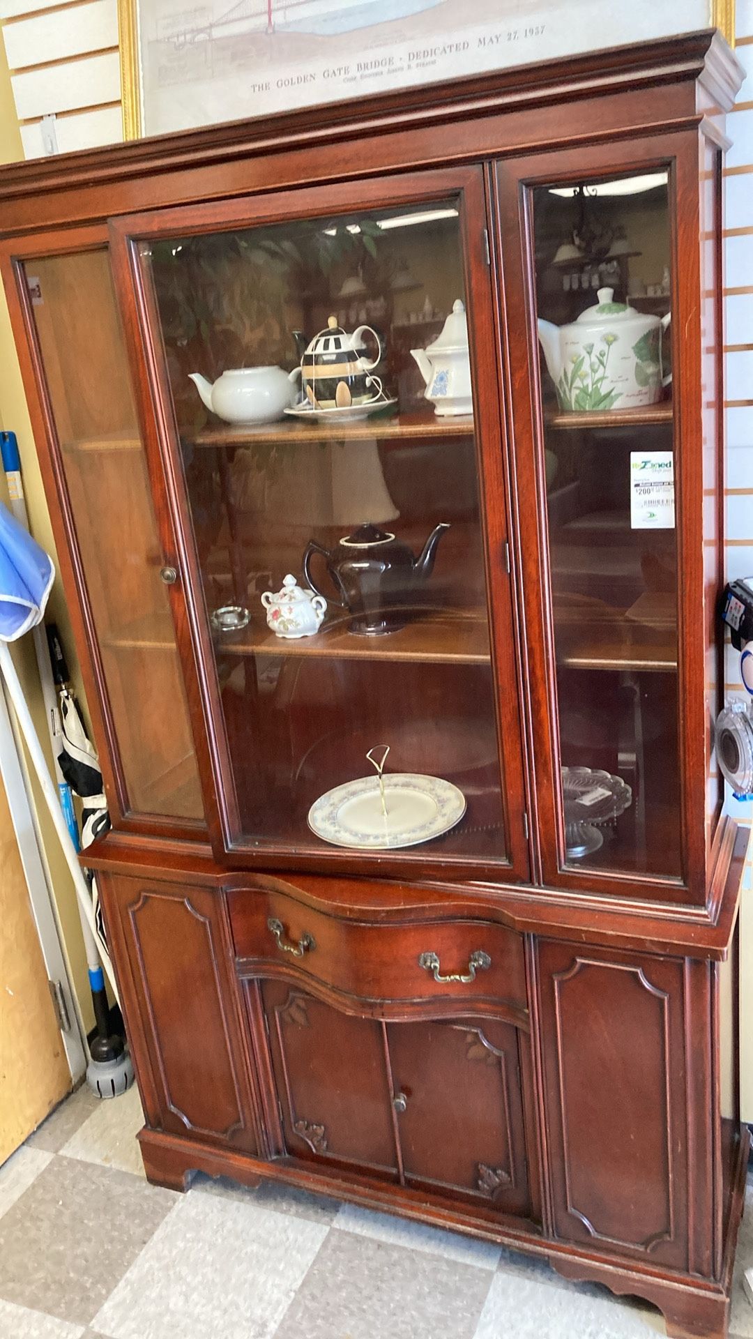 China Cabinet With 1 Drawer