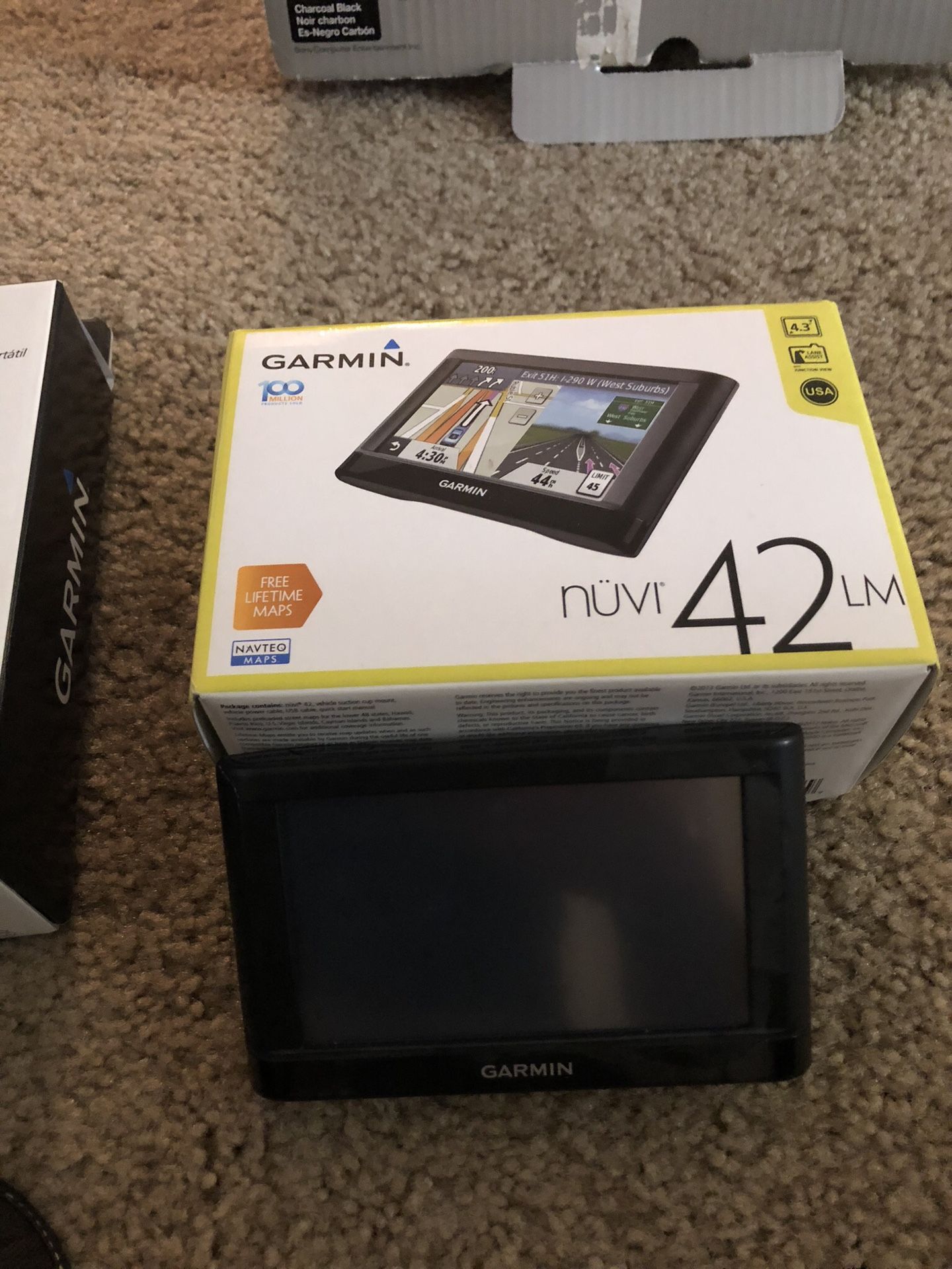 Car GPS Garmin Nuvi 42 LM with portable friction mount