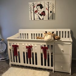 White Crib/ Toddler Bed W/ Changing Table & Drawers 