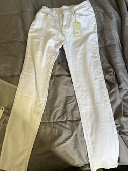 Woman’s White Jean Pants 