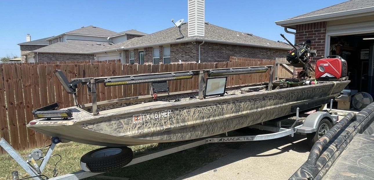 17’ Tracker Duck Boat Or Bow Fishing Boat