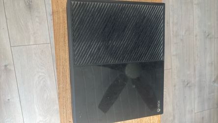 Xbox One — HDMI + power cord included, good condition