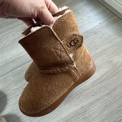 Ugg boots walker size 6
