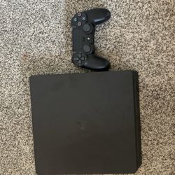 PS4 Slim 1 Tb Works Great
