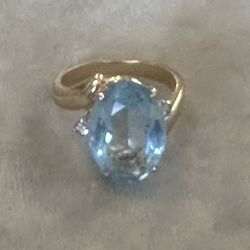 Vintage 18k Gold Plated Blue & Clear Crystal Ring, Size 6.5, Total Weight 5.2 Grams , Beautiful Condition 