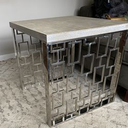End Table / Lamp table 