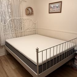 Queen Size Bed And Memory Foam Mattress 
