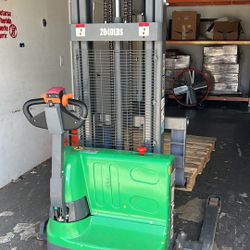 EKKO Forklift Lithium Straddle Stacker | 98" Lift Height | 2640 lb Capacity