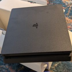 PlayStation 4 Slim 
