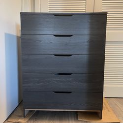 Dresser Or Chest With 5 Drawers