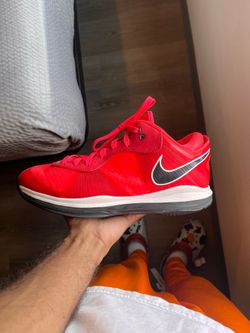 LeBron 8 V/2 solar red