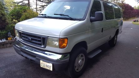2006 Ford E-360