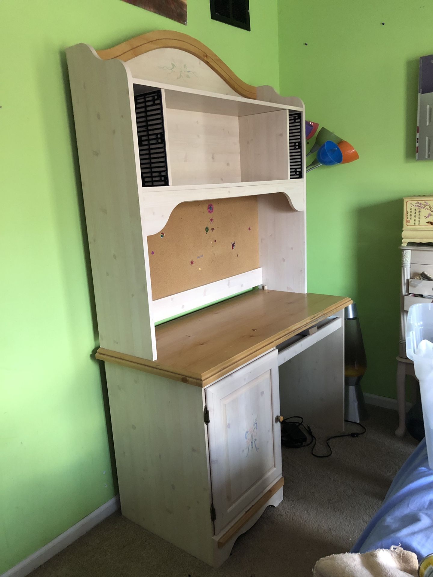Desk and matching hutch