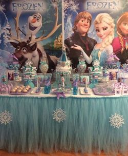 Frozen dessert-candy table