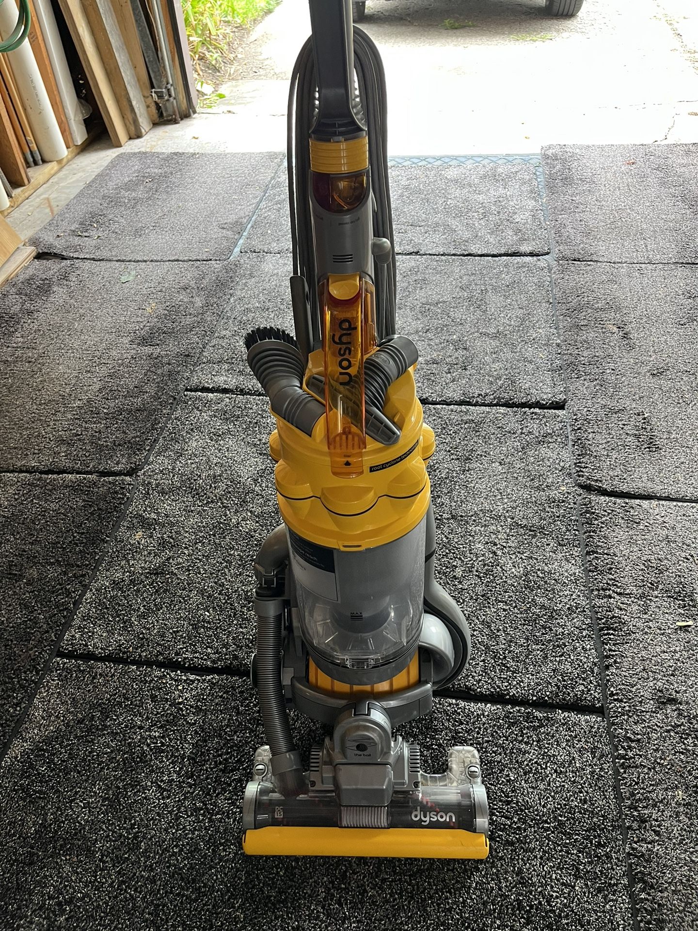 Dyson Vacuum (Like New)