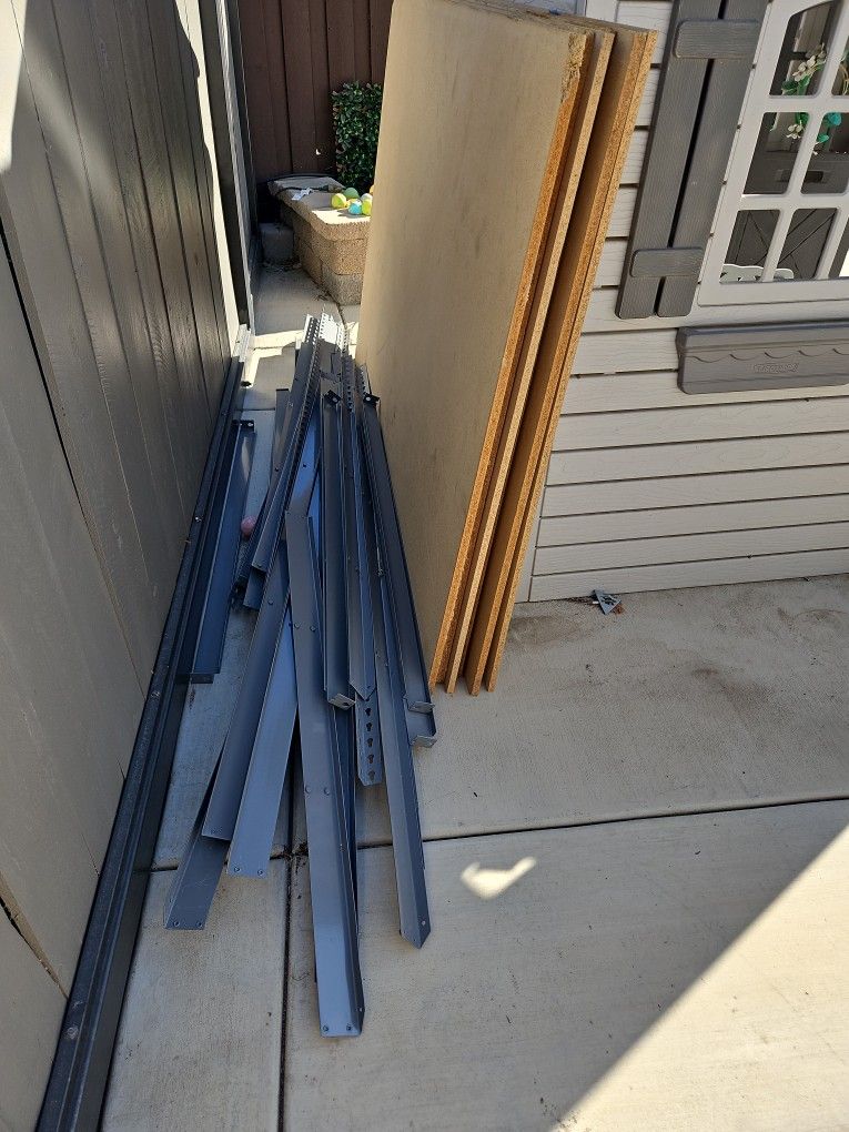 Free Metal Shelves 