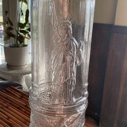 Glass vase with Statue of Liberty design