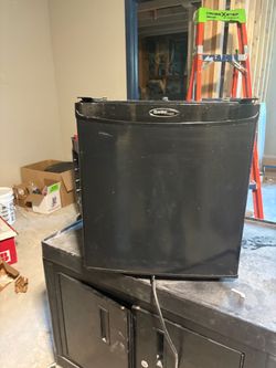 Mini Fridge – Good Condition