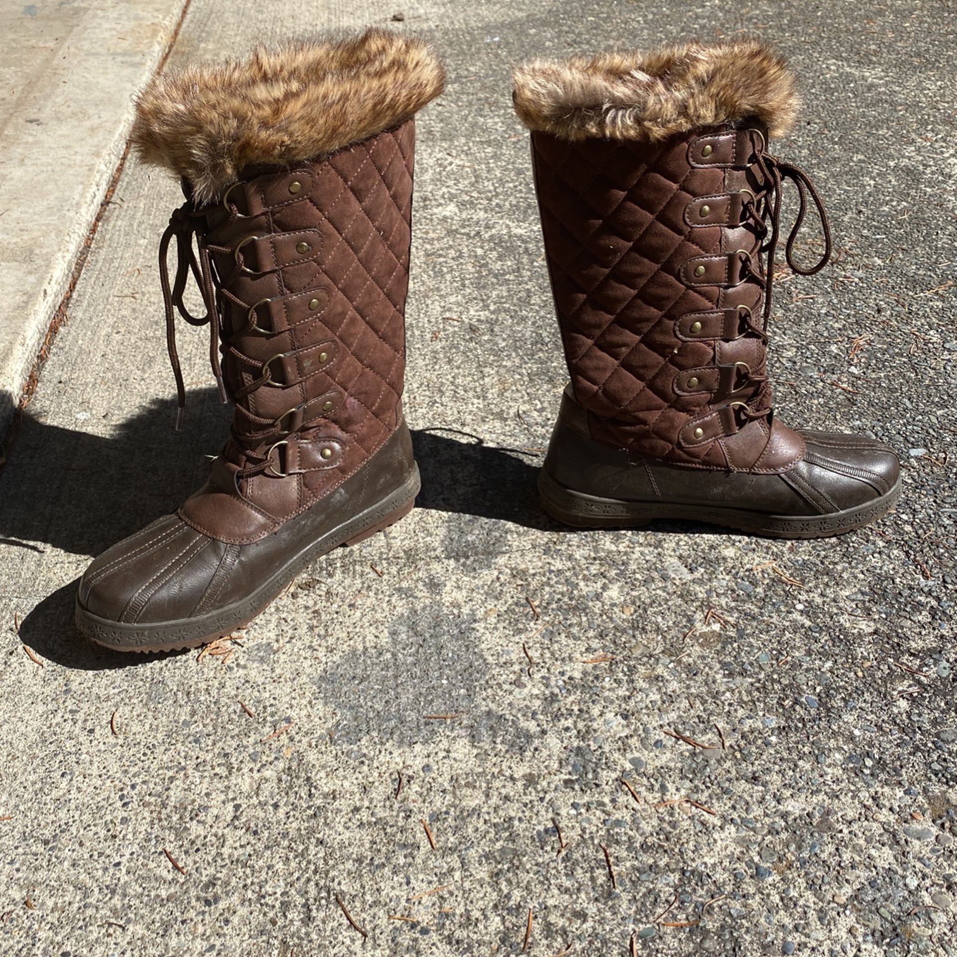 Women’s Snow Boots Size 8 Brown