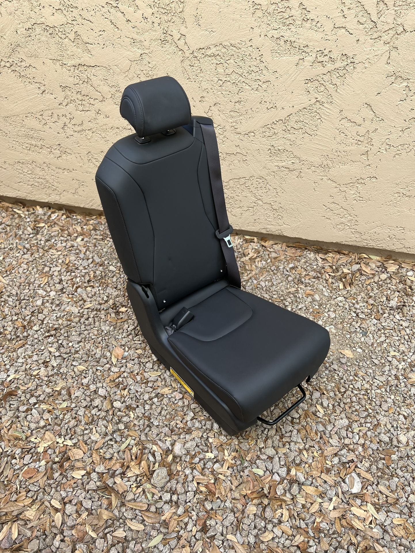 Middle Jump Seat 2022 Kia Carnival