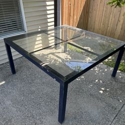 table for sale. It’s 4’X4’ . Metal frame glass top