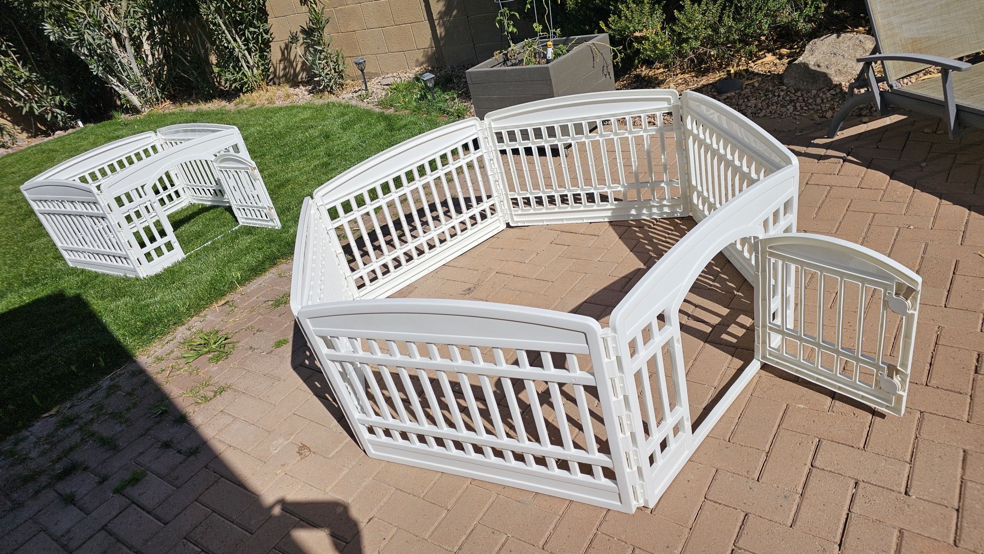 IRIS USA Dog Exercise Playpen with Door, 24-in, White, 6-panel & 4-panel