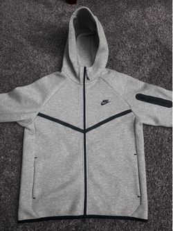 Gray Nike Tech Fleece / Size Medium