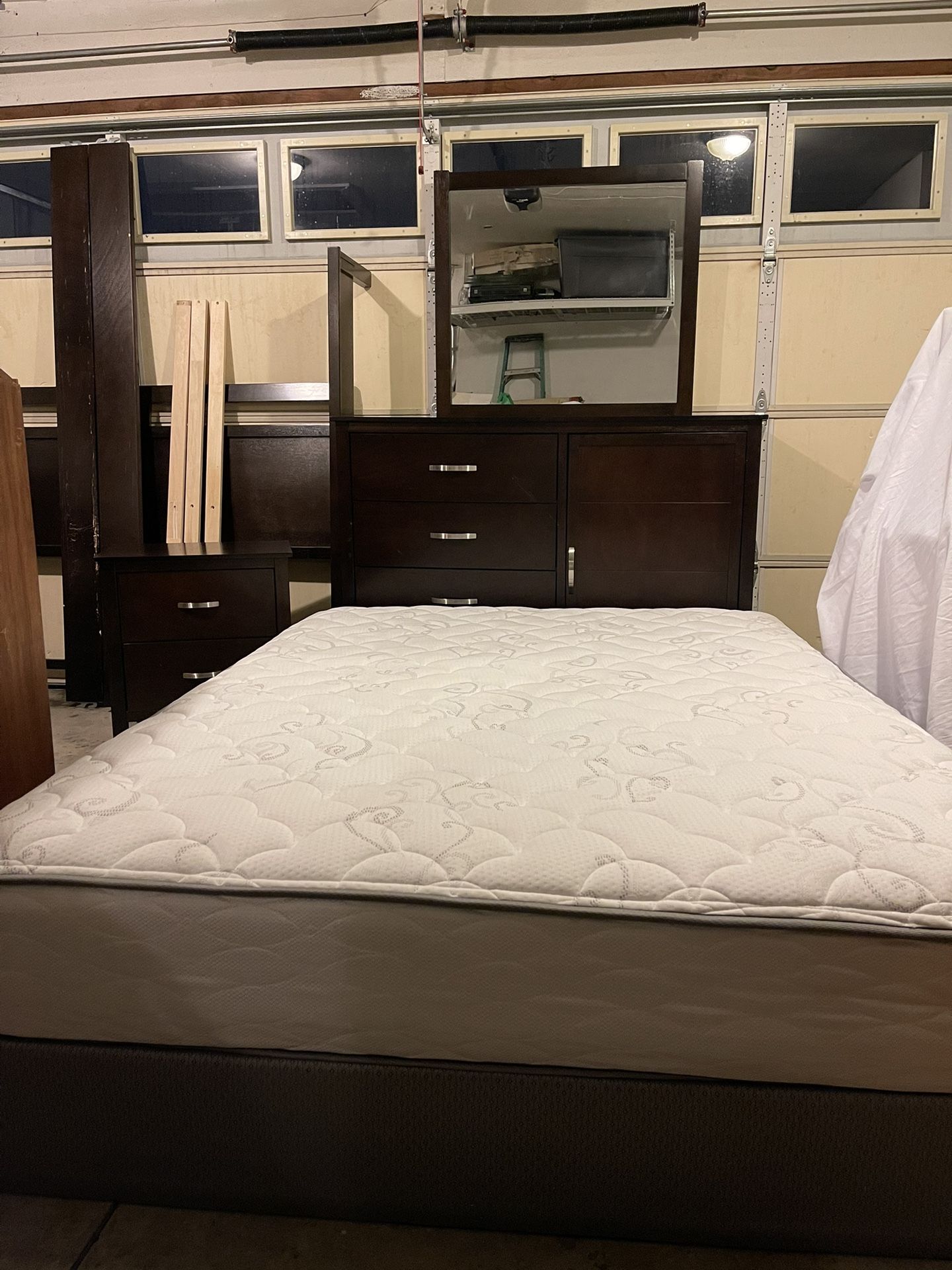 Bedroom Furniture Set Serta Queen Mattress Box Spring With Dresser