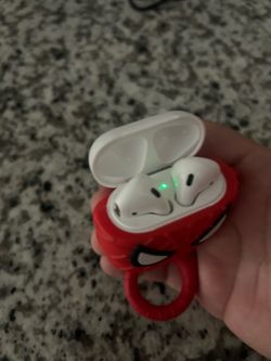 AirPod apple gen 2 with the cover Spider-Man