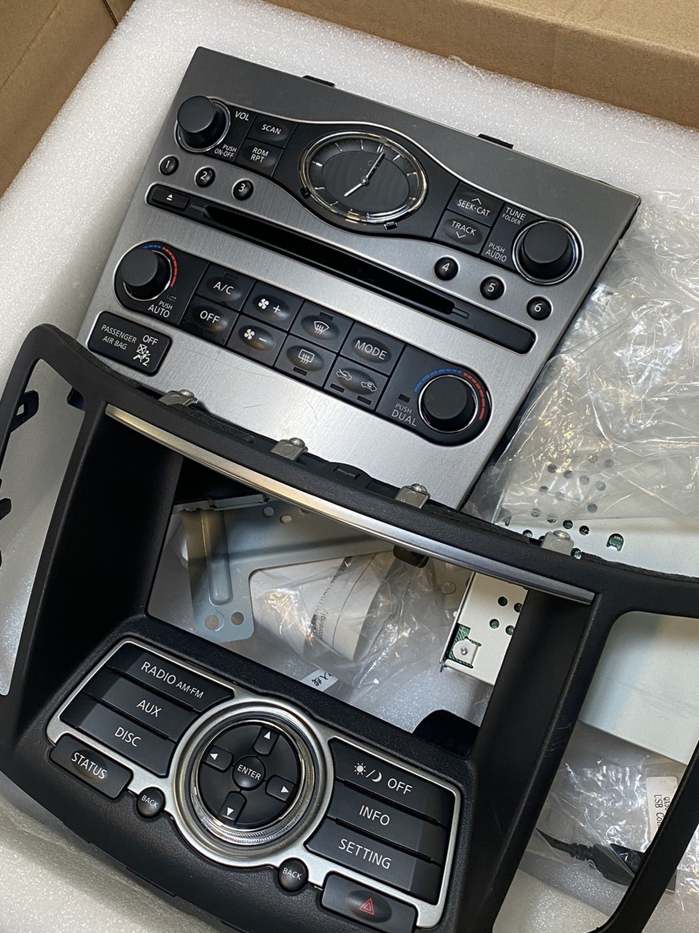 Infiniti G37x Radio And Climate Control Assembly