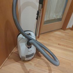 Miele Luna Vacuum Cleaner 