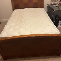 set: Bed frame and mattress. Size queen