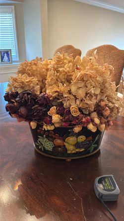 Fruit basket with flowers