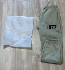 1977 Essential 1:1