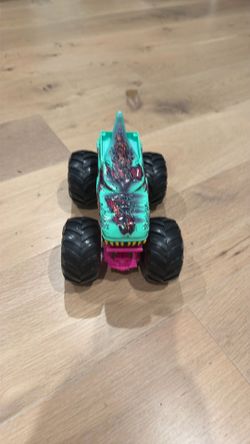 Hot wheels, monster truck zombie wreck, edition￼