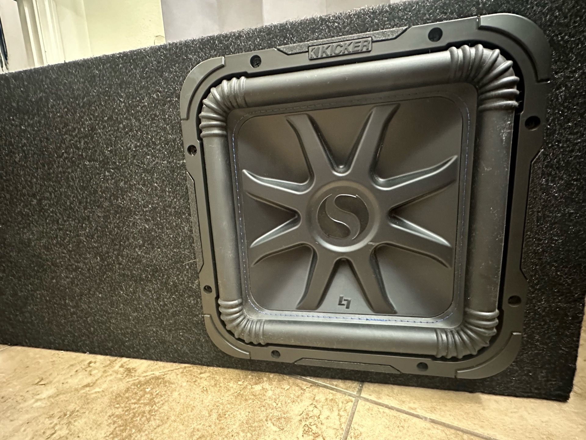 KICKER L7S 12” Single Loaded Enclosure