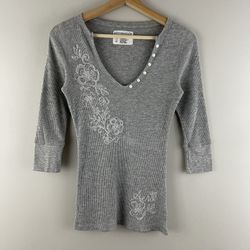 AEROPOSTALE Y2K 2000’s Light Grey Ribbed Floral Stitchwork Quarter Sleeve Top